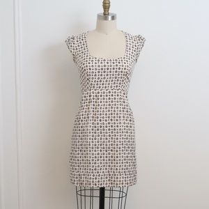 ⭐️⭐️⭐️ French Connection Ivory dress w/ block print sz 2